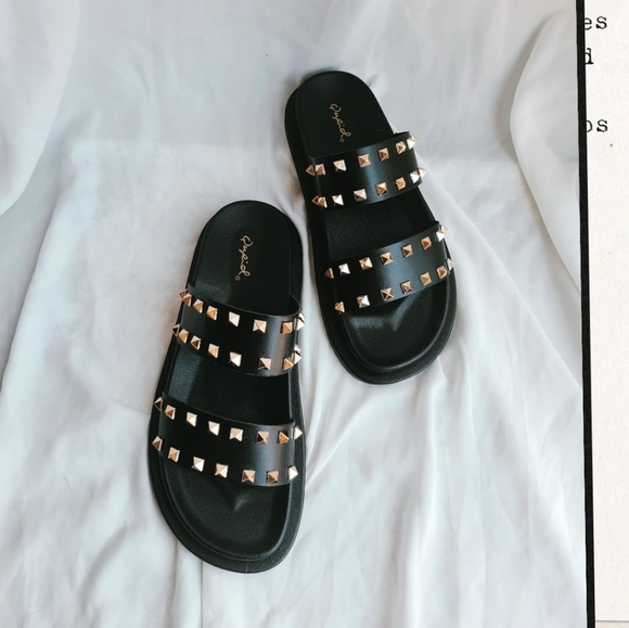 Shoes - 🚨LAST PAIR// Black spike Slide